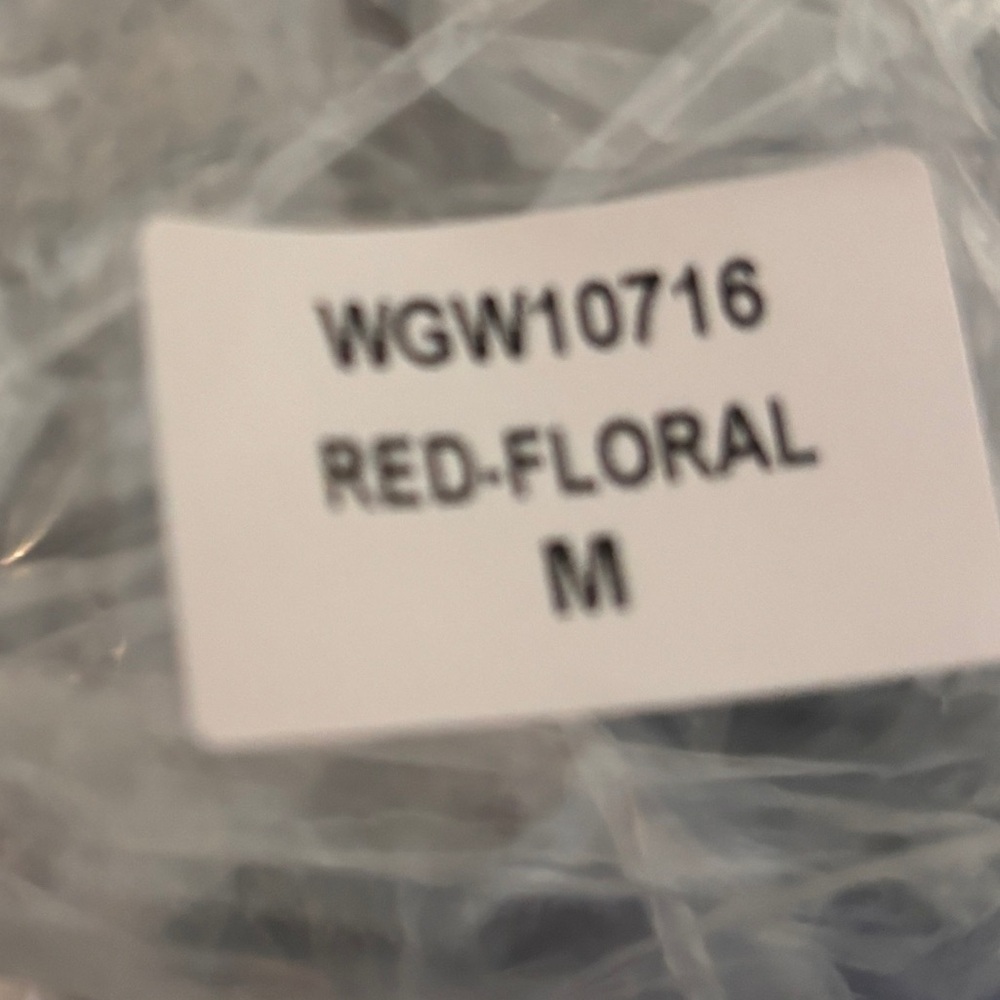 41 HawthornWomen V-Neck Sleeveless Floral Top, Red size medium - Picture 8 of 8